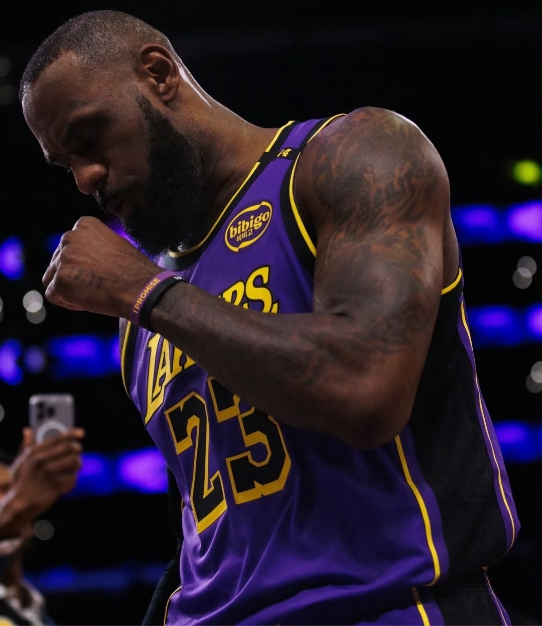 贝尔尼利客场遭遇连败,降级形势恶劣(意大利丑闻之贝卢斯科尼) 贝尔尼利客场遭遇连败,降级形势恶劣(意大利丑闻之贝卢斯科尼)